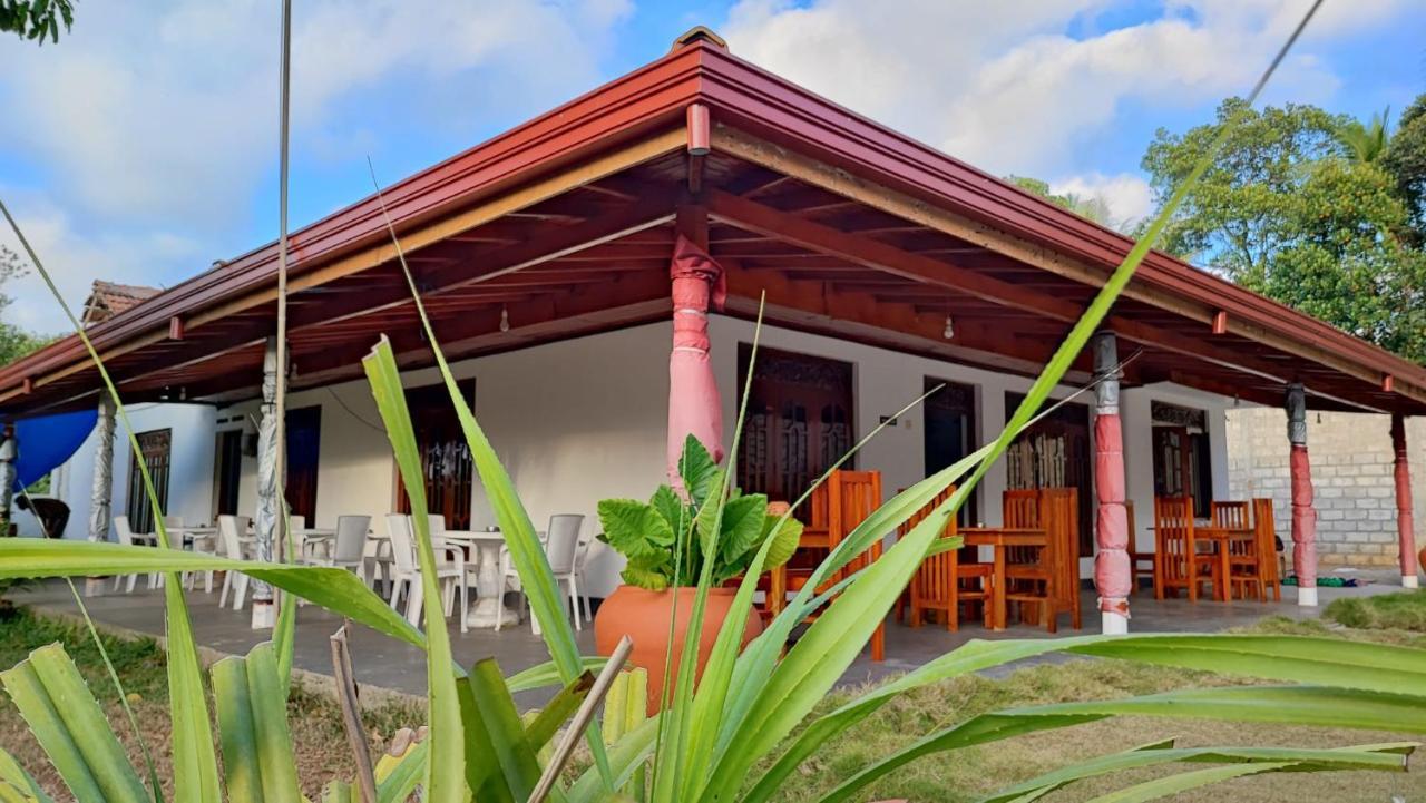 Tharurashmi Sea Pond Villa & Surf Hostel - Hiriketiya Диквелла Экстерьер фото