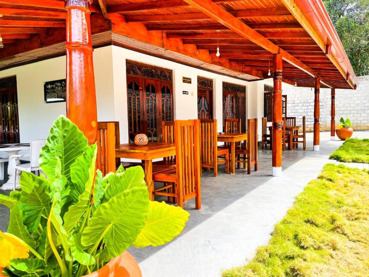 Tharurashmi Sea Pond Villa & Surf Hostel - Hiriketiya Диквелла Экстерьер фото