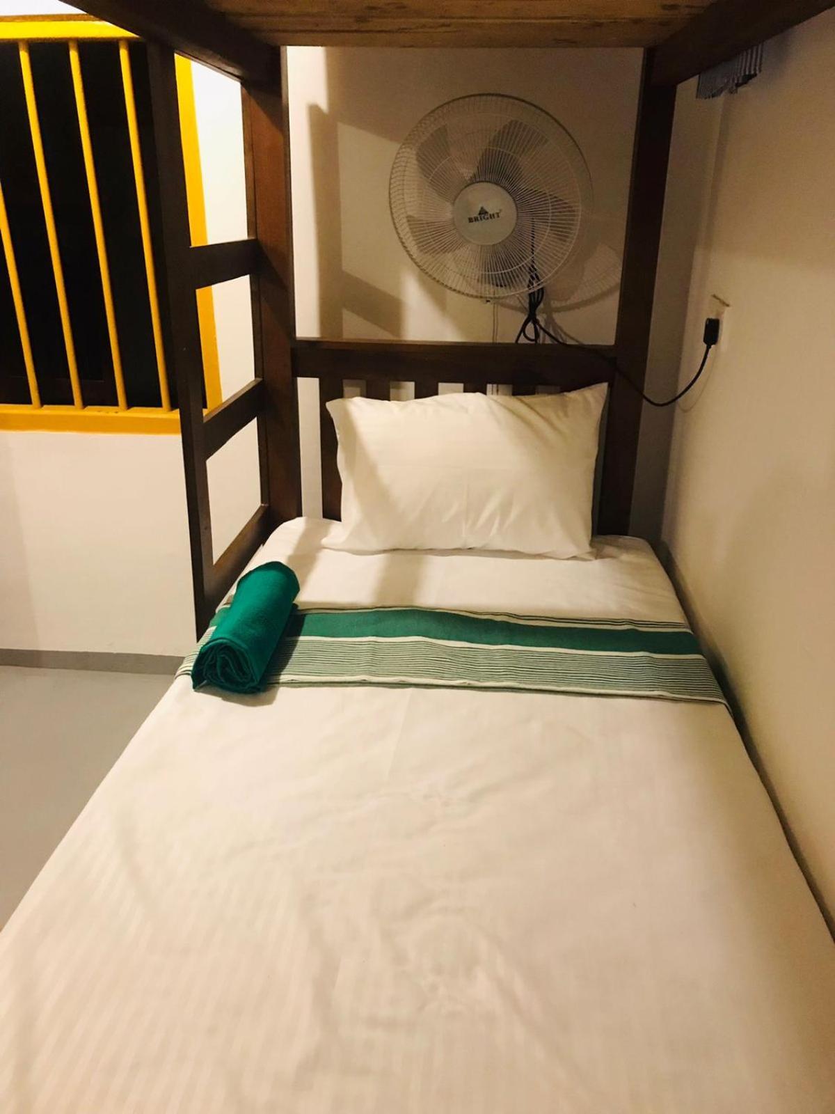 Tharurashmi Sea Pond Villa & Surf Hostel - Hiriketiya Диквелла Экстерьер фото